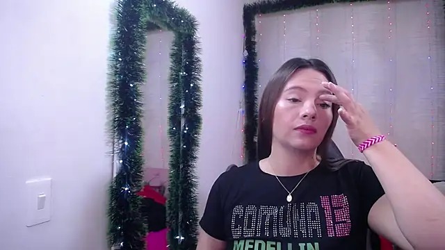 lauraguzman online show from January 3, 2025, 3:16 am