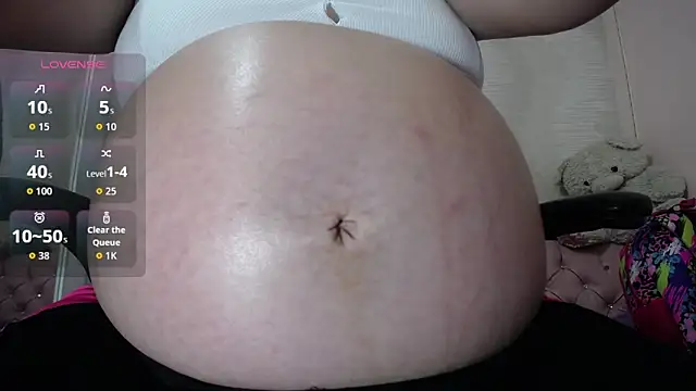 lauraguzman online show from October 3, 2025, 3:03 am