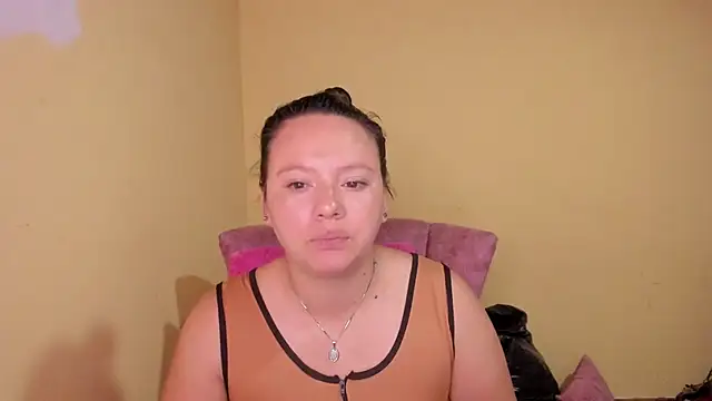 lauraguzman online show from July 14, 2026, 2:38 am