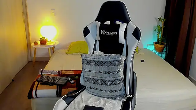 Snapshot of dafboy1 chatting on December 17, 2025, 11:44 pm dafboy1 online show from December 17, 2025, 11:44 pm