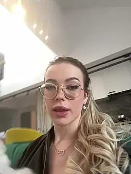 KylieJoyce online show from January 6, 2025, 7:42 am