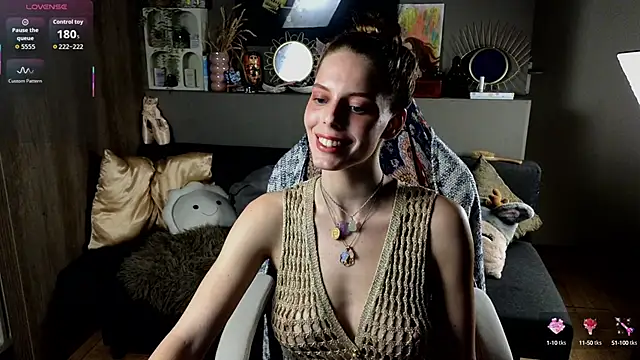 Snapshot of AyreenMoore chatting on September 23, 2025, 8:01 pm AyreenMoore online show from September 23, 2025, 8:01 pm