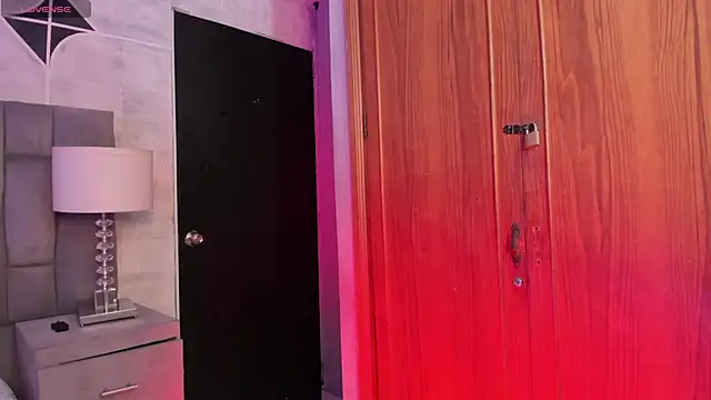 Snapshot of ailynBlaze chatting on December 1, 2025, 10:59 pm ailynBlaze online show from December 1, 2025, 10:59 pm