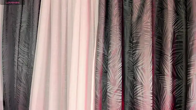 ailynBlaze online show from April 15, 2026, 6:31 am