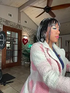 Snapshot of LushianaFitness chatting on November 7, 2025, 3:12 pm LushianaFitness online show from November 7, 2025, 3:12 pm