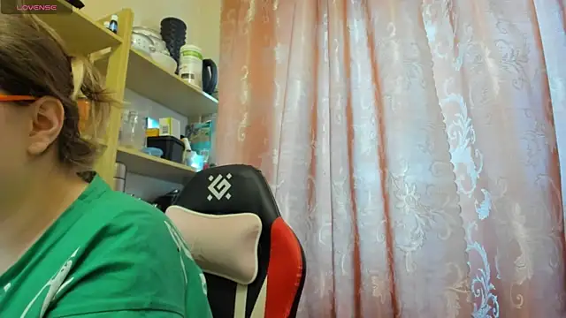 Seductive She Wolf online show from April 6, 2026, 4:19 pm