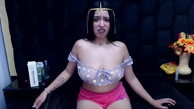 Snapshot of Sarah_Hornny chatting on December 21, 2024, 9:44 am Sarah Hornny online show from December 21, 2024, 9:44 am