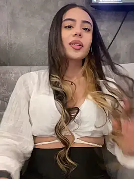 Snapshot of AbyThompson chatting on January 29, 2025, 9:39 pm AbyThompson online show from January 29, 2025, 9:39 pm