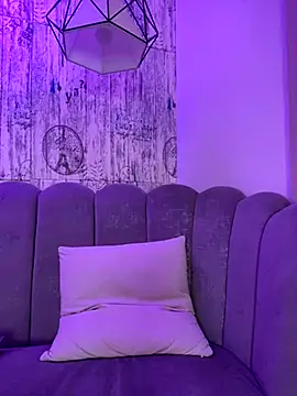 AbyThompson online show from October 24, 2025, 1:29 pm