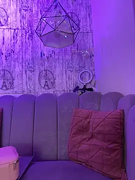 AbyThompson online show from December 17, 2025, 7:31 pm