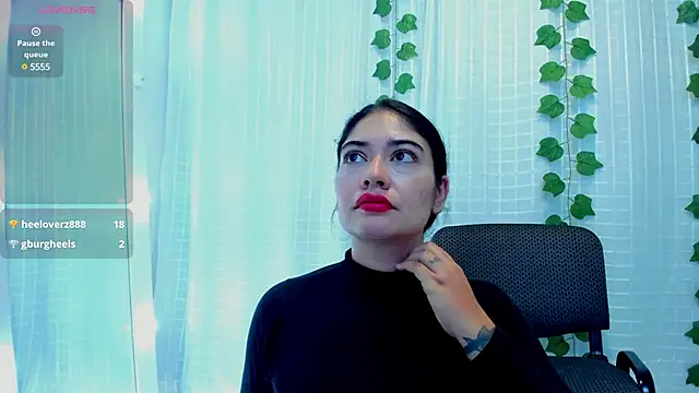 Madeleine  w online show from March 4, 2025, 1:49 pm