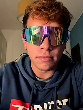 Snapshot of calleaaaa chatting on October 25, 2025, 5:19 pm calleaaaa online show from October 25, 2025, 5:19 pm