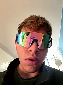 Snapshot of calleaaaa chatting on November 5, 2025, 10:26 am calleaaaa online show from November 5, 2025, 10:26 am