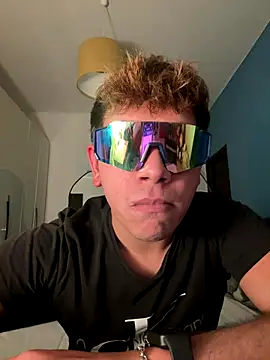 Snapshot of calleaaaa chatting on November 15, 2025, 6:26 pm calleaaaa online show from November 15, 2025, 6:26 pm