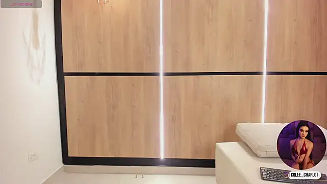 Snapshot of charlotte_colee chatting on November 13, 2025, 11:42 am charlotte colee online show from November 13, 2025, 11:42 am