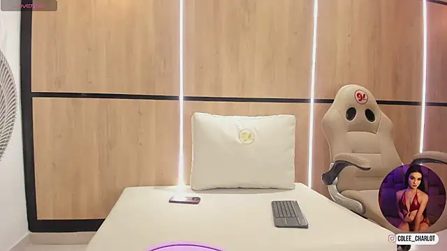 Snapshot of charlotte_colee chatting on December 5, 2025, 11:19 am charlotte colee online show from December 5, 2025, 11:19 am