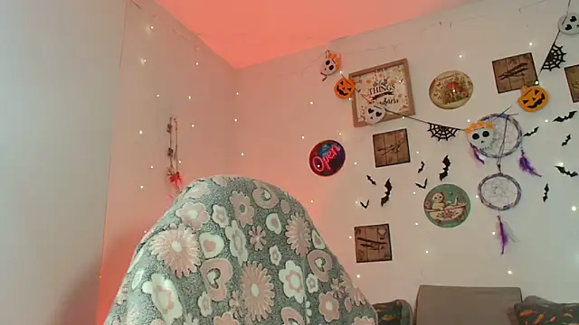 catalinamommyx online show from October 31, 2025, 1:06 am