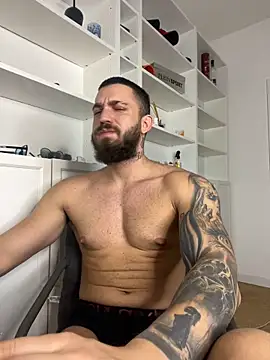 Snapshot of LoveIsBlind_ chatting on October 3, 2025, 4:09 am LoveIsBlind  online show from October 3, 2025, 4:09 am