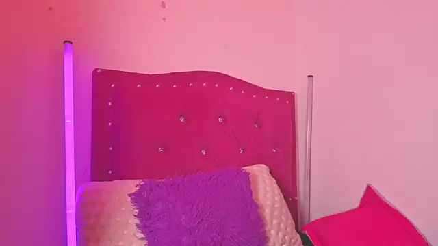 Snapshot of evy_orange1 chatting on November 14, 2025, 2:43 am evy orange1 online show from November 14, 2025, 2:43 am