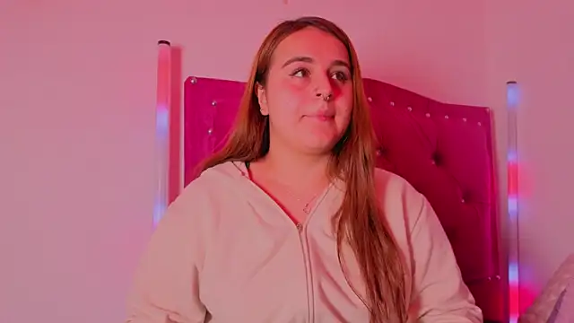 Snapshot of evy_orange1 chatting on November 20, 2025, 11:04 pm evy orange1 online show from November 20, 2025, 11:04 pm