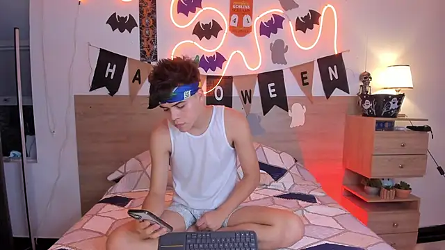 justinbiler online show from October 22, 2025, 1:11 pm