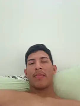 Snapshot of Guti_hazz chatting on October 30, 2025, 11:44 am Guti hazz online show from October 30, 2025, 11:44 am