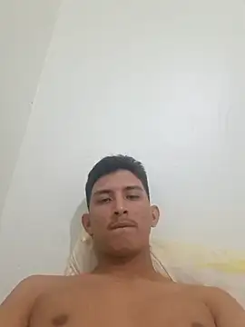 Snapshot of Guti_hazz chatting on December 13, 2025, 11:54 pm Guti hazz online show from December 13, 2025, 11:54 pm