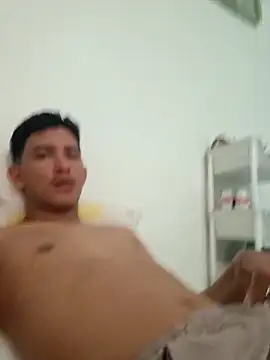 Snapshot of Guti_hazz chatting on December 15, 2025, 11:25 am Guti hazz online show from December 15, 2025, 11:25 am