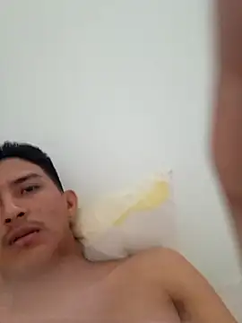 Snapshot of Guti_hazz chatting on December 17, 2025, 10:54 am Guti hazz online show from December 17, 2025, 10:54 am