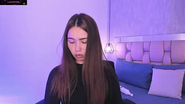 Snapshot of Roxie-Summers11 chatting on February 9, 2025, 1:55 am Roxie-Summers11 online show from February 9, 2025, 1:55 am