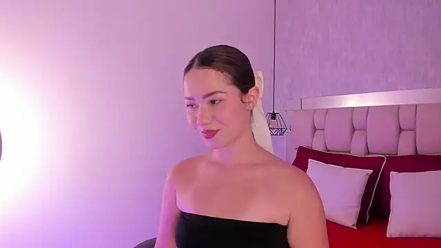 Snapshot of Roxie-Summers11 chatting on March 3, 2025, 7:28 pm Roxie-Summers11 online show from March 3, 2025, 7:28 pm