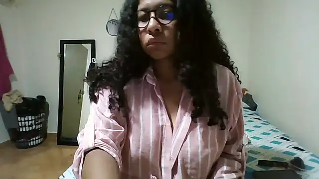 Snapshot of Ivon-09 chatting on April 19, 2026, 12:37 pm Ivon-09 online show from April 19, 2026, 12:37 pm