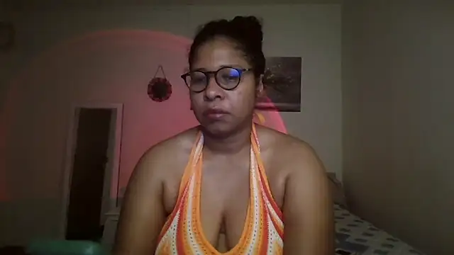 Snapshot of Ivon-09 chatting on May 6, 2026, 12:10 pm Ivon-09 online show from May 6, 2026, 12:10 pm