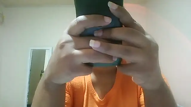 Snapshot of Ivon-09 chatting on May 10, 2026, 1:05 pm Ivon-09 online show from May 10, 2026, 1:05 pm
