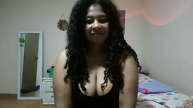 Snapshot of Ivon-09 chatting on May 14, 2026, 12:01 pm Ivon-09 online show from May 14, 2026, 12:01 pm