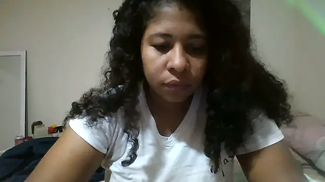 Snapshot of Ivon-09 chatting on June 10, 2026, 12:37 pm Ivon-09 online show from June 10, 2026, 12:37 pm