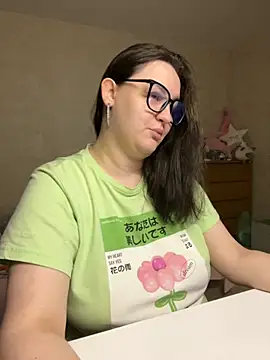 hungry1bunny online show from October 31, 2025, 9:16 pm