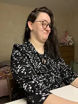 hungry1bunny online show from November 1, 2025, 9:28 pm