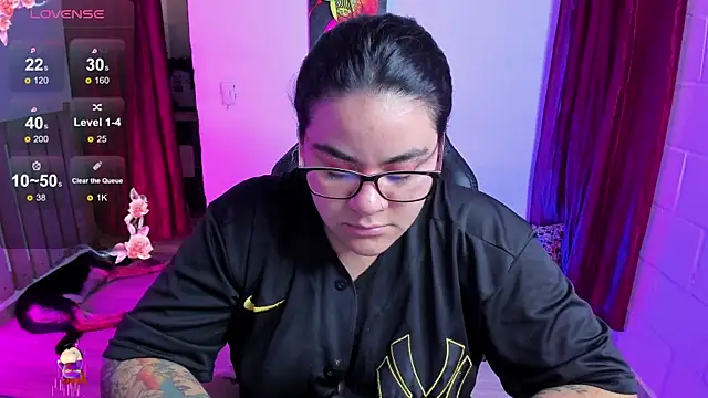 Snapshot of Sharon_hils chatting on January 24, 2025, 7:28 pm Sharon hils online show from January 24, 2025, 7:28 pm