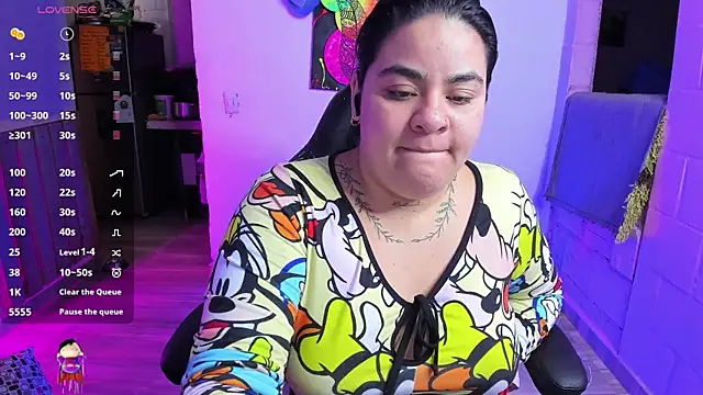 Snapshot of Sharon_hils chatting on February 11, 2025, 9:35 pm Sharon hils online show from February 11, 2025, 9:35 pm