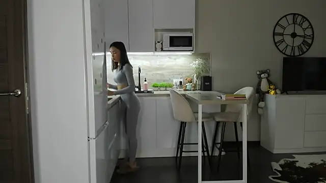 nilliluv online show from October 27, 2025, 12:20 pm