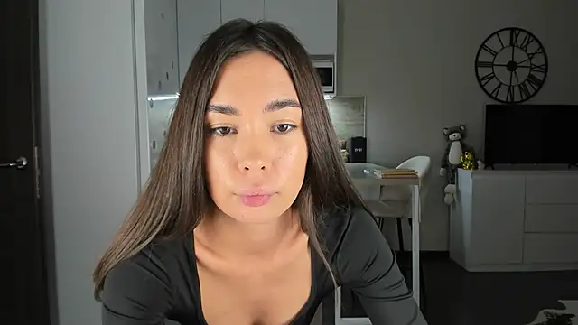 nilliluv online show from November 27, 2025, 3:47 pm