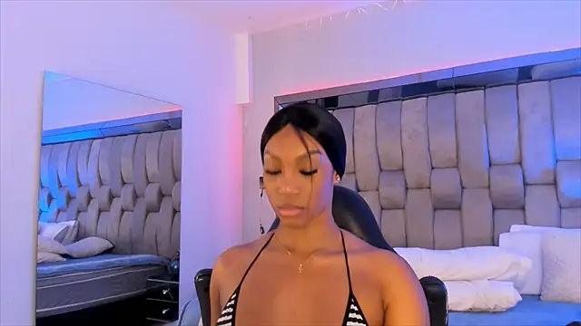 ChaynnaCooper online show from February 19, 2025, 6:10 pm