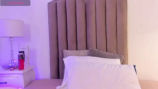 Snapshot of SamanthaFerrer__ chatting on February 6, 2025, 8:02 pm SamanthaFerrer online show from February 6, 2025, 8:02 pm