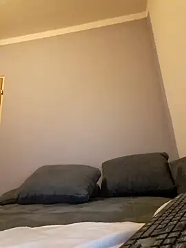 Henner33 online show from January 4, 2025, 7:34 pm