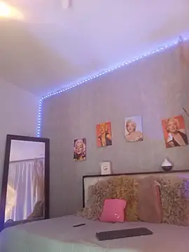 nahiarapalmer19 online show from October 17, 2025, 11:51 pm