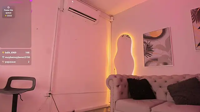 Isa Little Star online show from October 31, 2025, 9:10 am