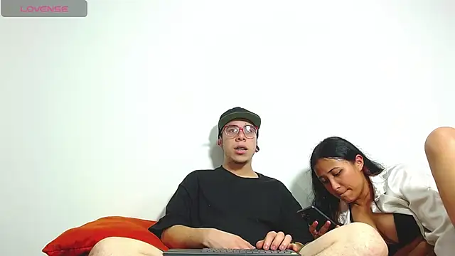 Snapshot of Hot_Teens69 chatting on December 14, 2024, 2:12 am Hot Teens69 online show from December 14, 2024, 2:12 am