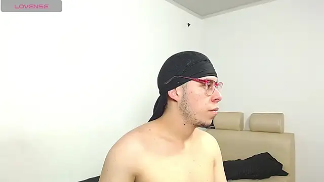 Snapshot of Hot_Teens69 chatting on December 29, 2024, 2:06 am Hot Teens69 online show from December 29, 2024, 2:06 am