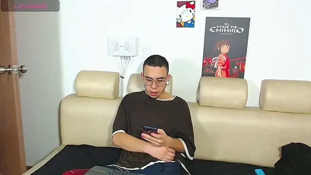 Snapshot of Hot_Teens69 chatting on March 21, 2025, 1:13 am Hot Teens69 online show from March 21, 2025, 1:13 am